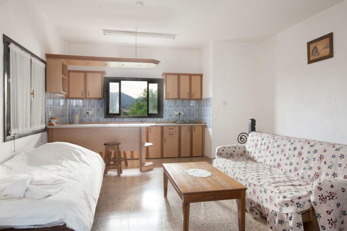 Balci Plaza Hotel And Balci Plaza Guest Bungalows Karpaz Peninsula Selenias Exteriör bild