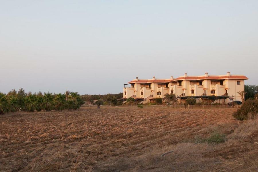 Balci Plaza Hotel And Balci Plaza Guest Bungalows Karpaz Peninsula Selenias Exteriör bild